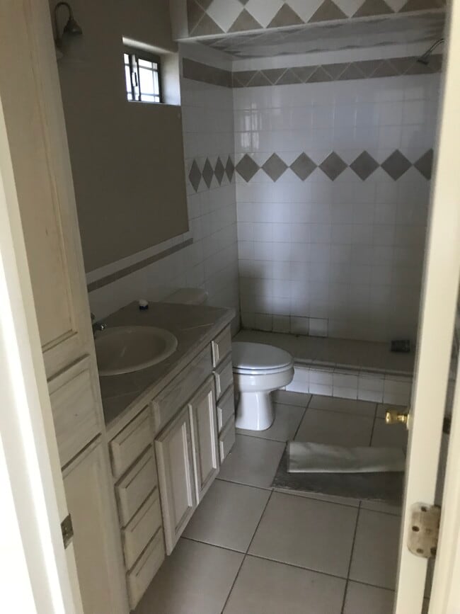 Foto del edificio - 6708 Tenaza Dr