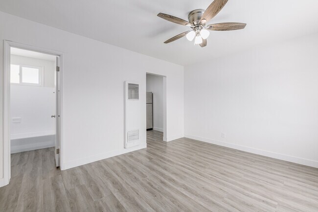 Building Photo - 6165 Coldwater Canyon Ave