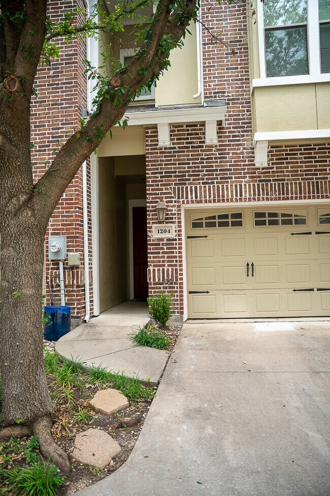 Foto del edificio - 1204 Lake Pointe Way