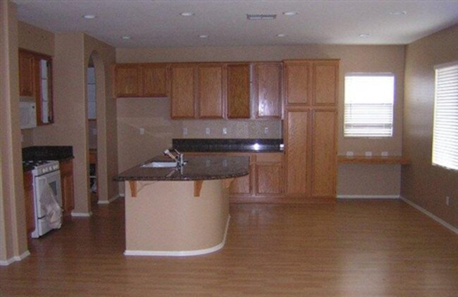 Building Photo - 44406 Kingston Dr