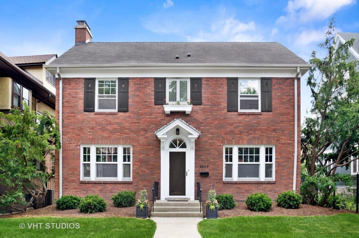 Exterior delantero - 1629 W Jarvis Ave
