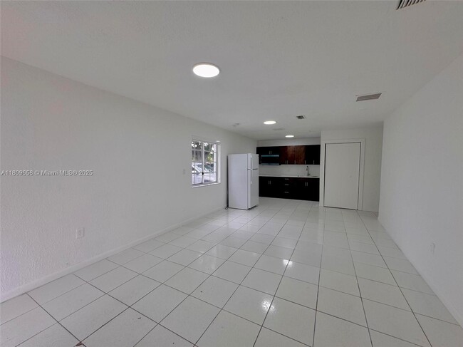 Building Photo - 15741 NW 40th Ct