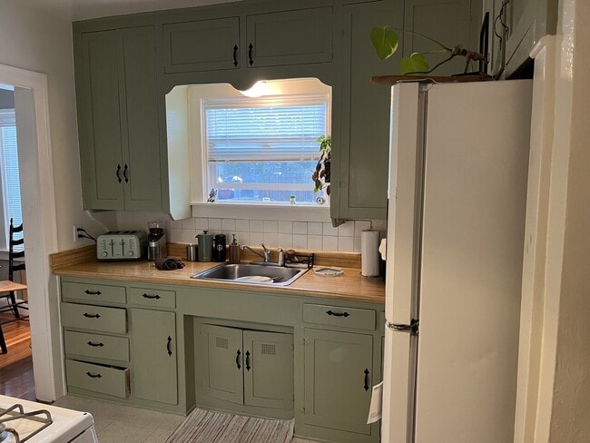 Building Photo - W Street Unit 1