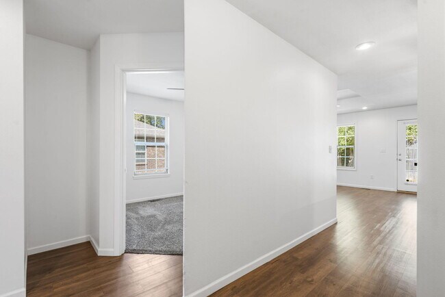 Building Photo - 2303 W Bridlewood Trail