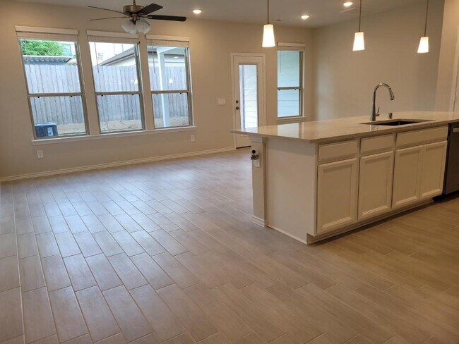 Foto del edificio - 10323 Harmon Smith Dr.