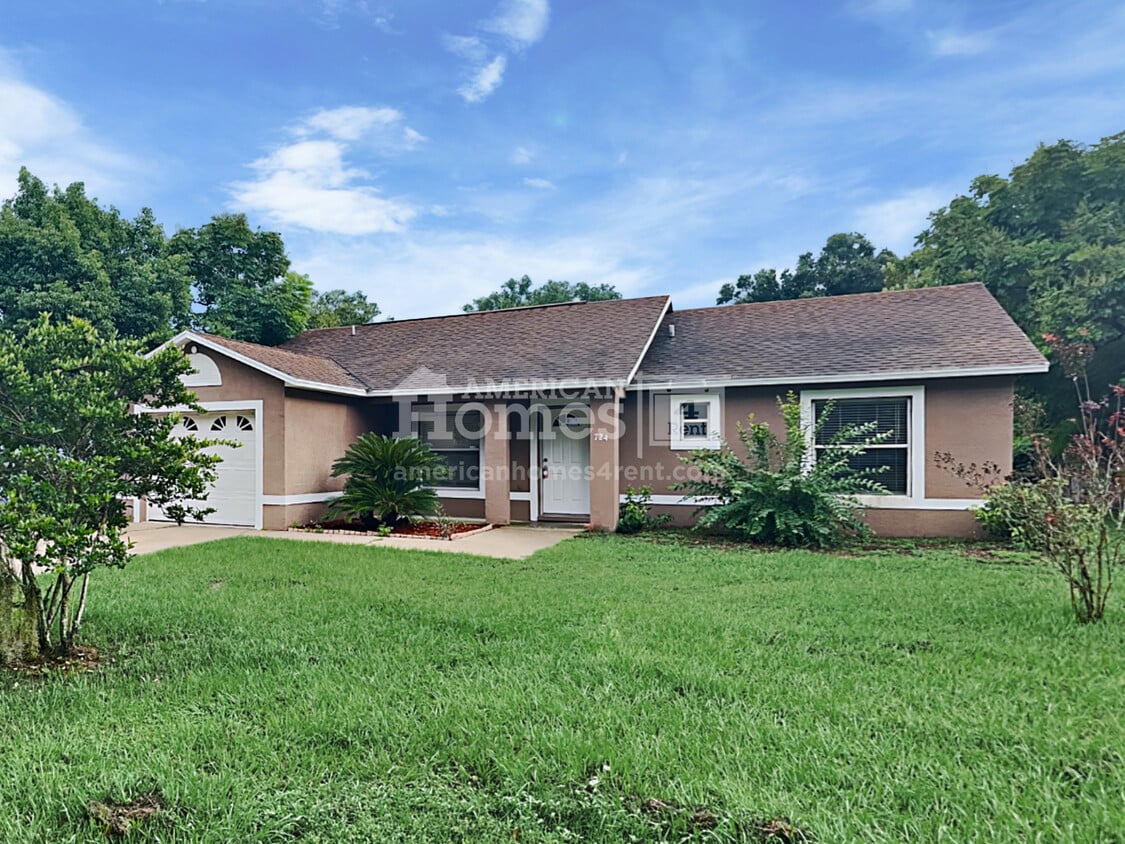 724 E 11th Avenue House Rental in Mount Dora, FL