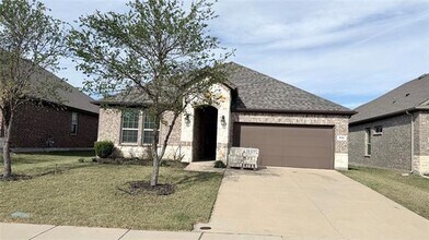 Building Photo - 631 Maverick St