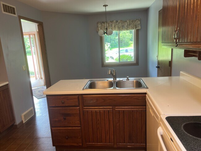 Kitchen - 215 Randolph Dr
