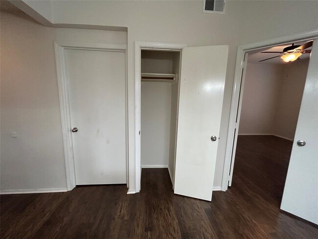 Building Photo - 2213 S Braeswood Blvd