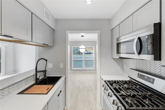 Building Photo - 2618 Ektom Dr