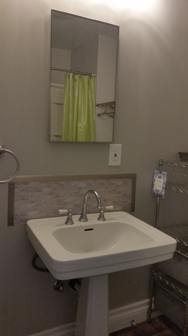 Foto del edificio - 3474 Turnbull Canyon Rd