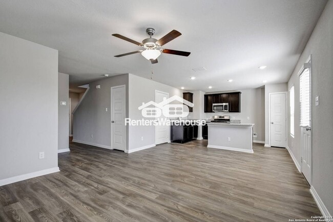 Building Photo - 522 Wild Olive Wy