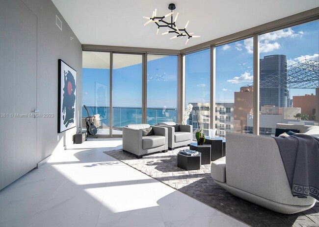 Foto del edificio - 18975 Collins Ave