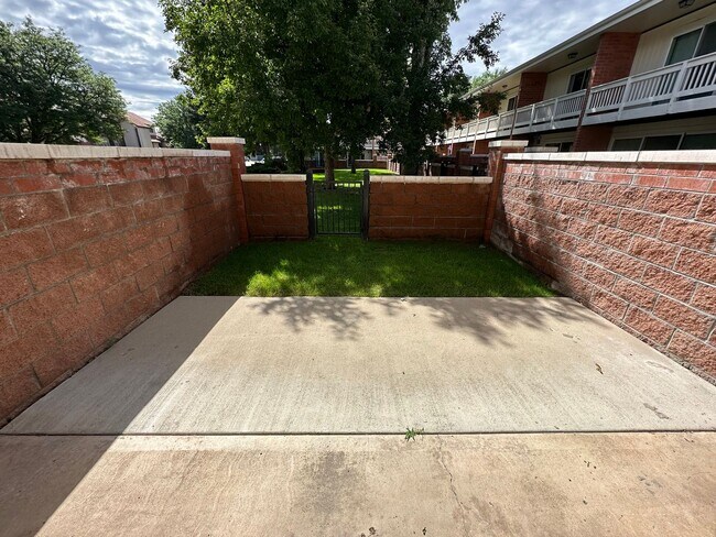 Interior Photo - Laguna Gardens