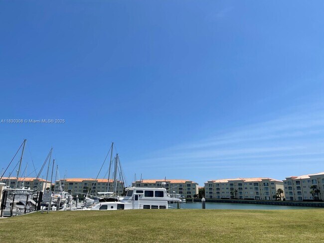 Building Photo - 19 Harbour Isle Dr W