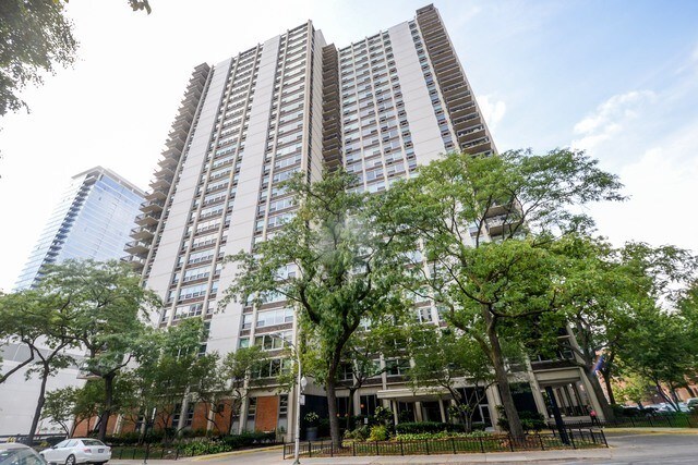 Foto del edificio - 1255 N Sandburg Terrace