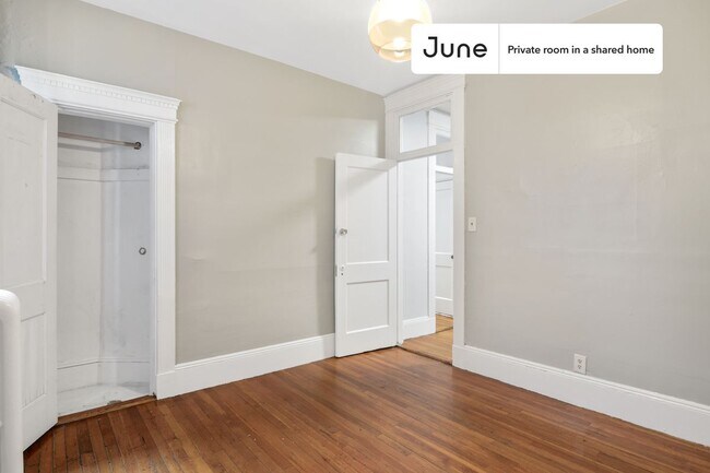 Building Photo - Room in Shared 3 bed/1 bath home