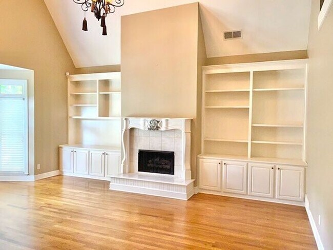 Building Photo - 489 Chickasaw Land Way