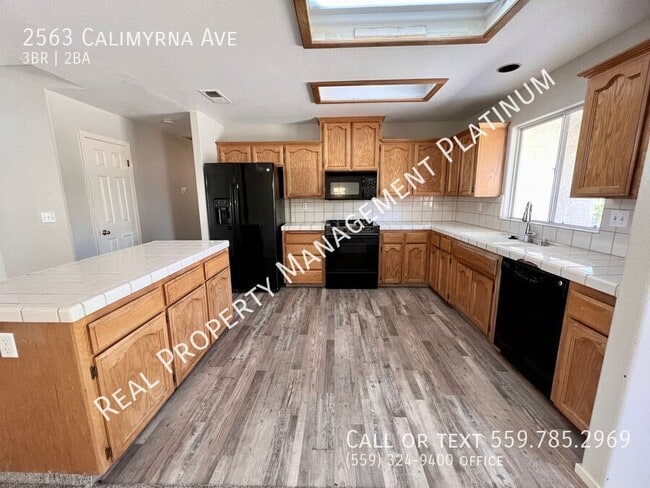 Building Photo - 2563 Calimyrna Ave