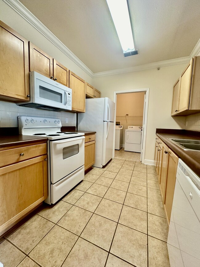 Building Photo - 6411 Borasco Dr