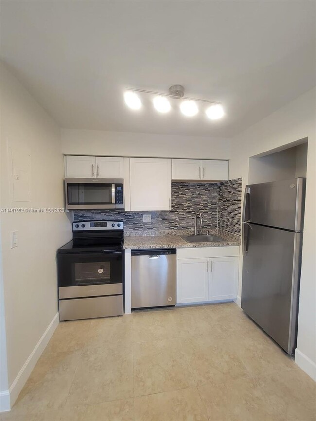 Foto del edificio - 825 SW 30th St