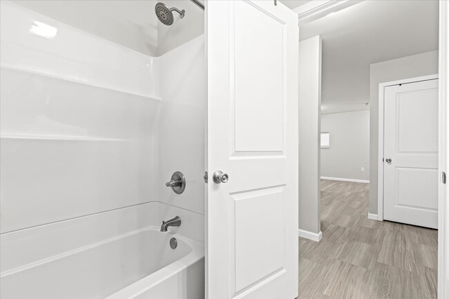 Baño completo - 5640 Trailer Park Dr