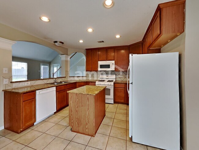 Building Photo - 439 Pinewood Ridge Dr