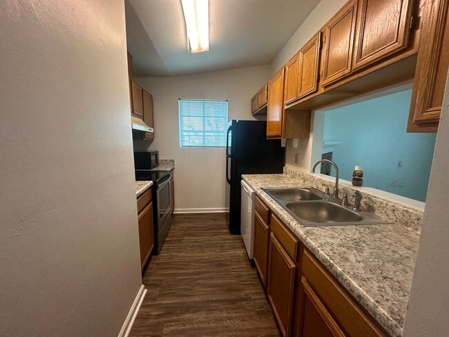 Photo - Richview Park Cir unit avail NOW!!! House