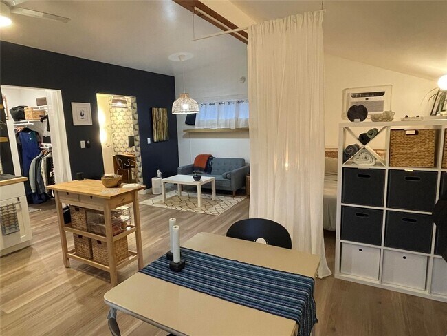 Foto del edificio - 4421 Bellvue Ave