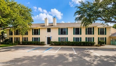 Building Photo - 13715 Richmond Park Dr N