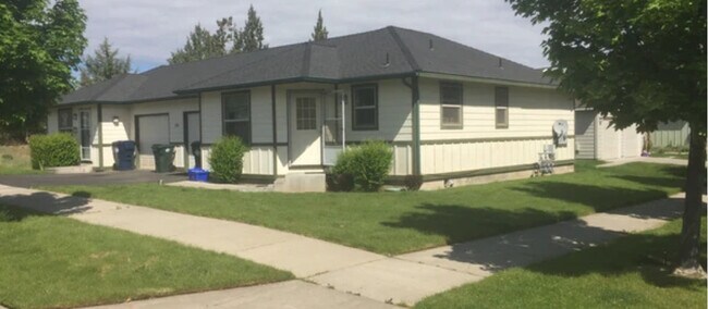 Foto del edificio - 1048 Ne Warner Pl