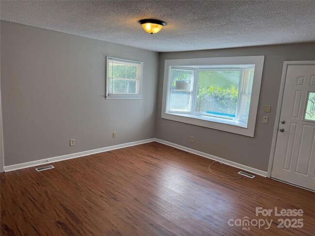 Foto del edificio - 109 Pine Inn Dr