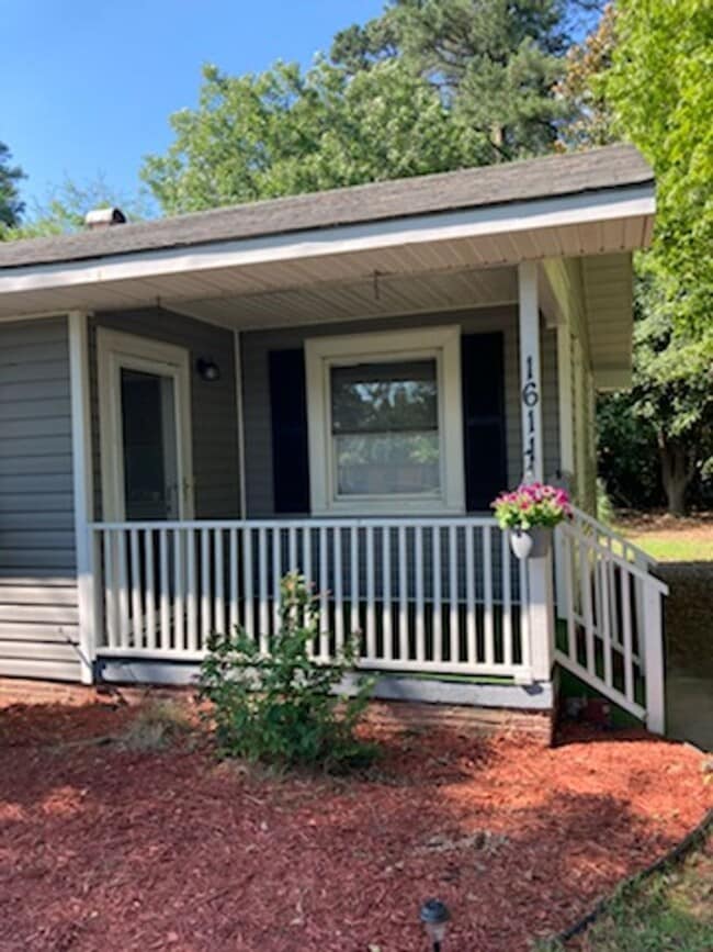 Building Photo - Charming and Updated 3 BR, 1 BA in Goldsboro