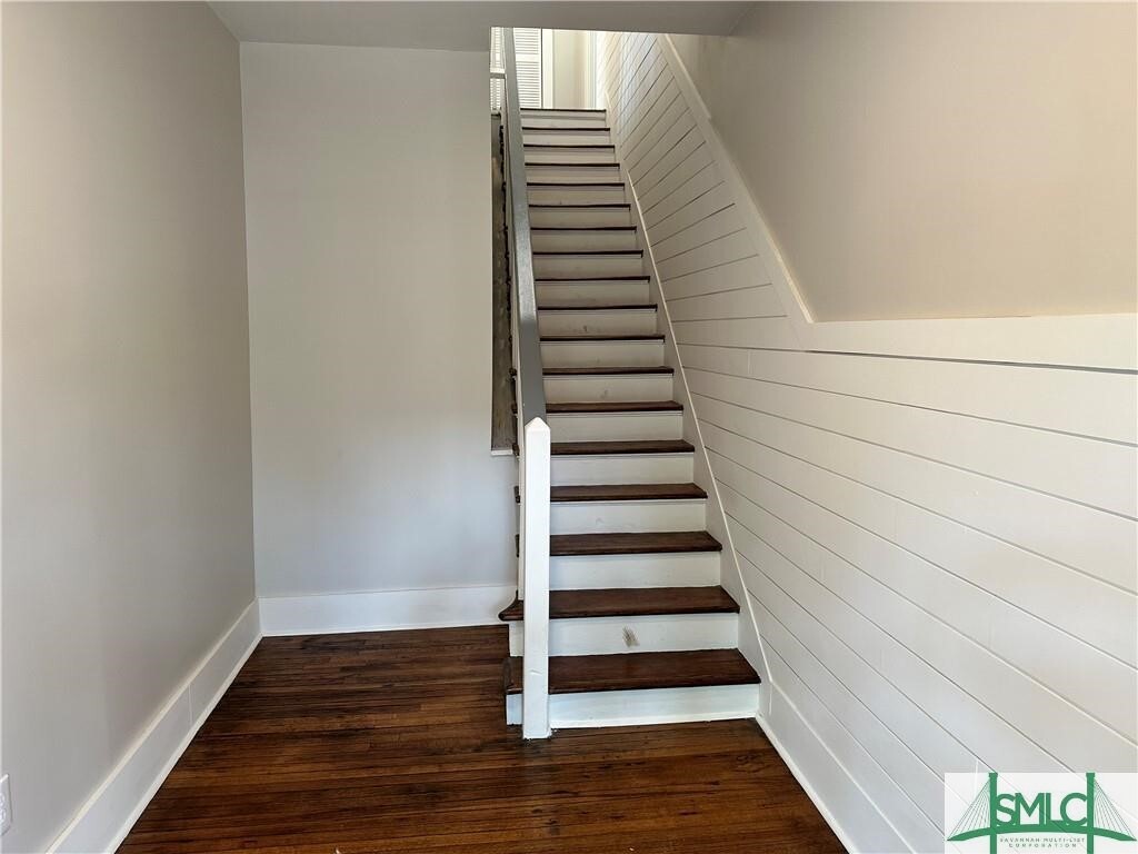Foto del edificio - 221 W Duffy St