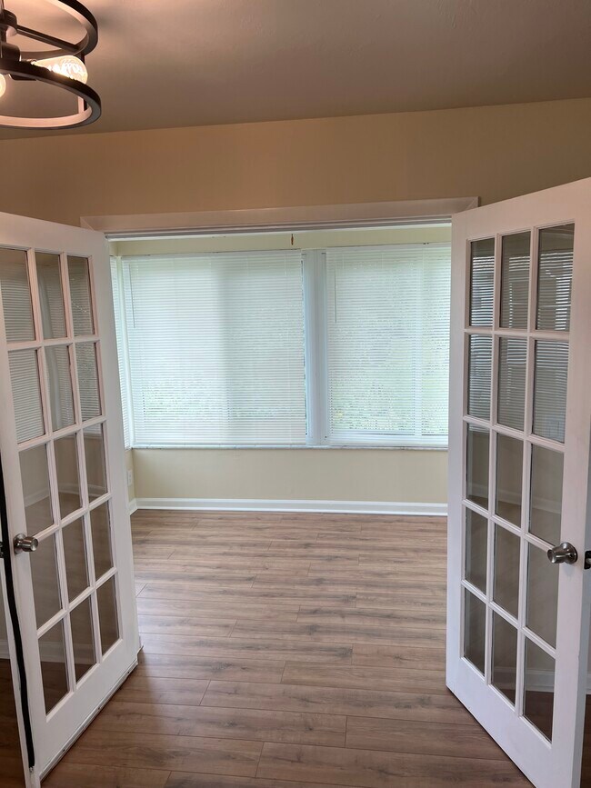 Building Photo - 7007 Cedarhurst Dr