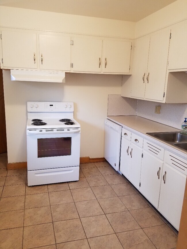 Kitchen1 - 1716 State St
