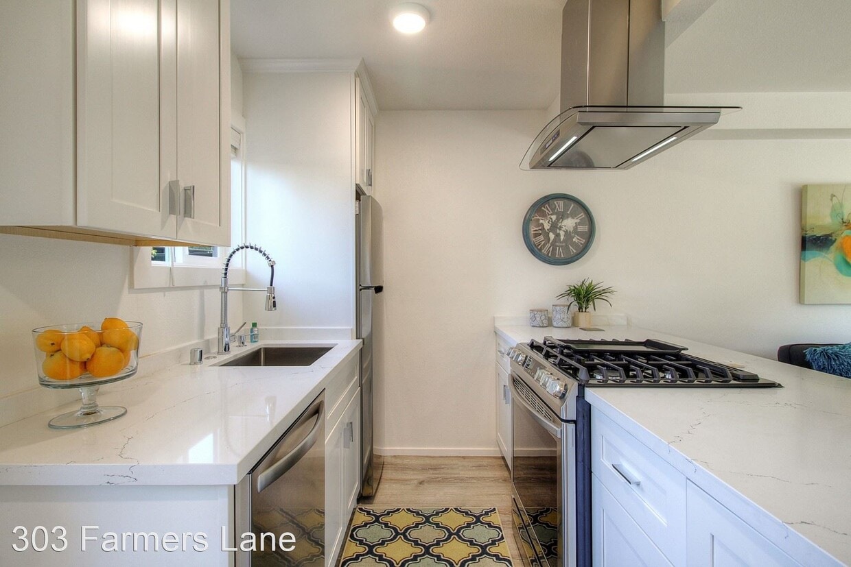 Primary Photo - 303 Farmers Ln