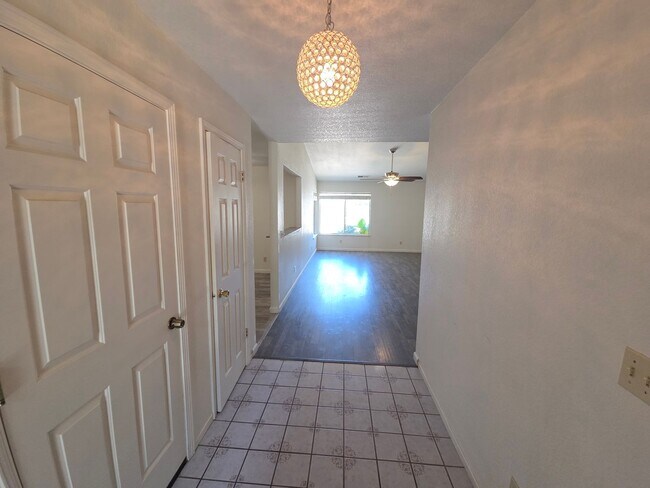 Foto del edificio - 3 bedroom/2bath home in quiet neighbothood