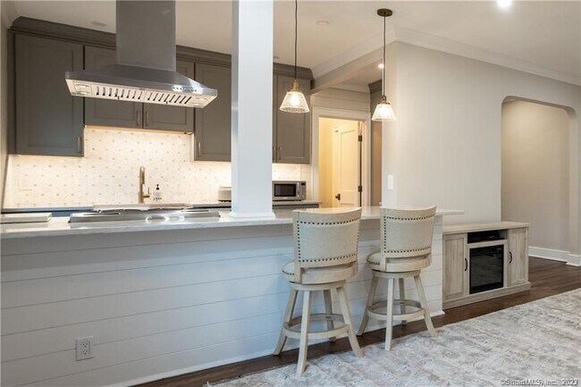 Building Photo - 140 Woodside Green