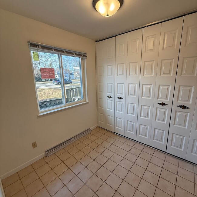 Foto del edificio - 213-217 N Thompson Rd