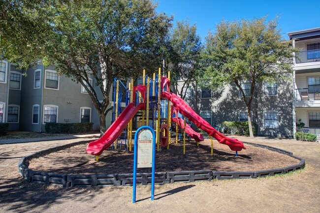 Foto del edificio - Trailside at Trinity Forest