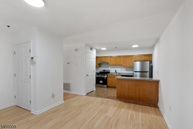 Building Photo - 49 Seabury St