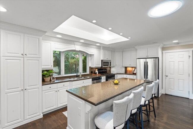 Building Photo - 8022 Deer Creek Rd