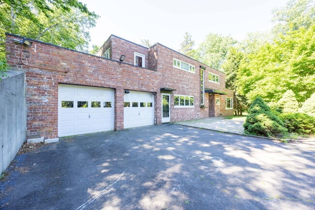 Building Photo - 205 Jinny Hill Rd