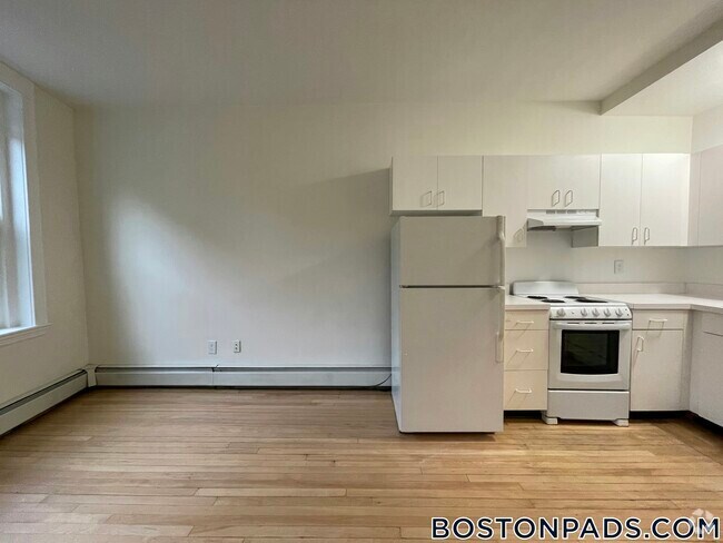 Building Photo - 1539 Beacon St