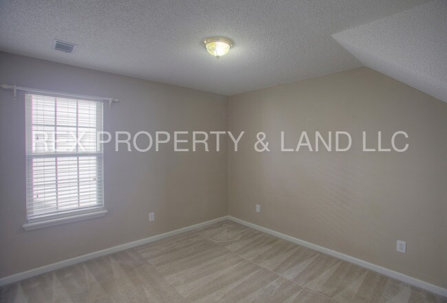 Building Photo - 2022 Bromley Ct