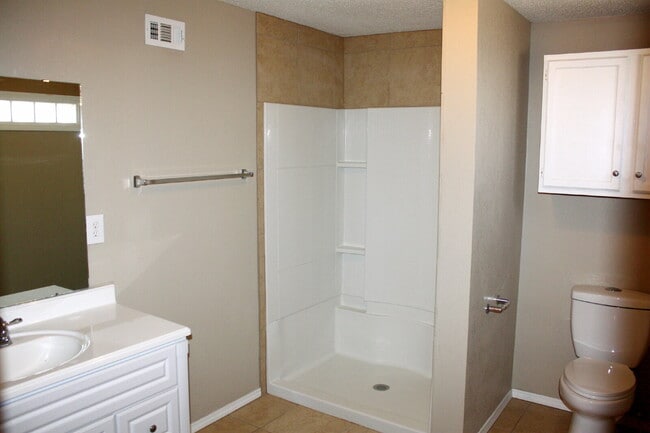 Building Photo - House Located Minutes From Schools, Restau...