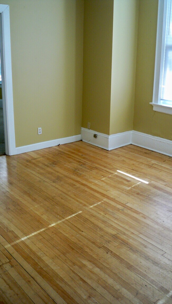 Foto del edificio - 2407 N Farwell Ave