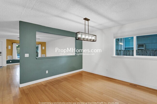 Foto del edificio - Updated Three Bedroom Home in Foster-Powell!