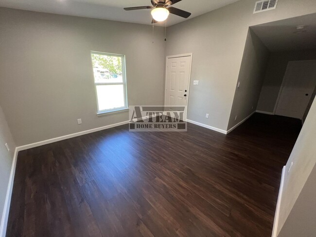 Building Photo - Remodeled 2 Bed 1 Bath in Mabank
